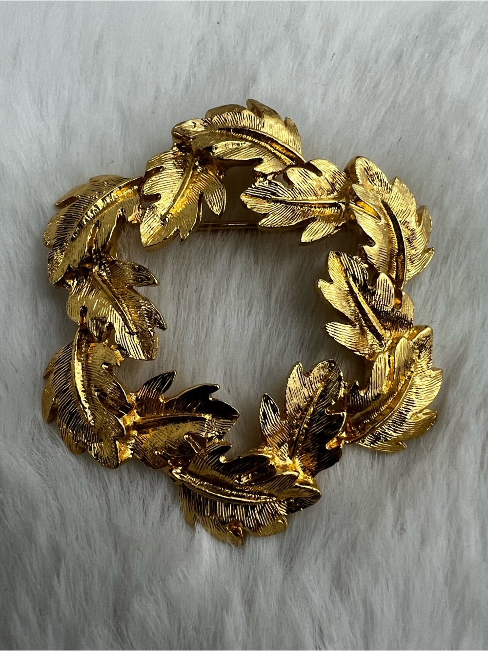 VTG Signed NAPIER Textured Gold Leaf Wreath Brooch Pin